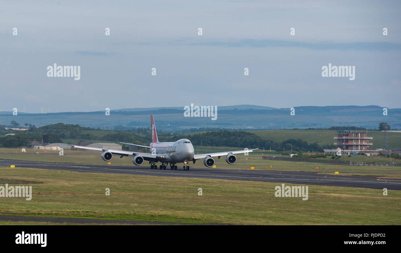 Cargolux Boeing 747-800 F Abflug Flughafen Prestwick Inernational gebunden für Luxemburg, beladen mit Fracht frei nehmen. Stockfoto