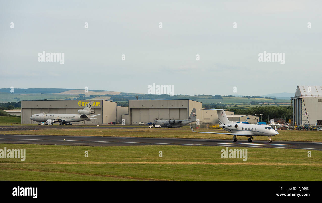 Bombardier Global bizjet gesehen Landung am Internationalen Flughafen Prestwick, Ayrshire, Schottland. Stockfoto