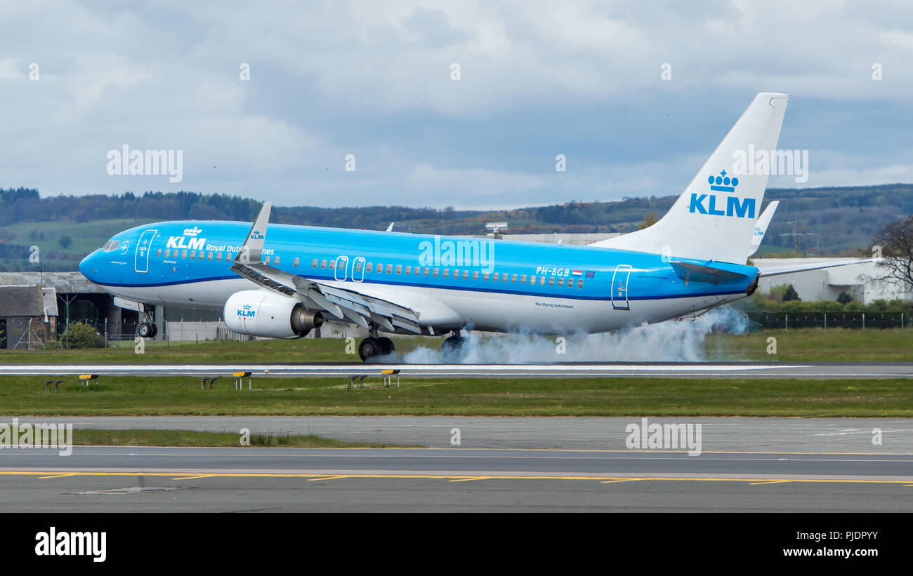 KLM-Flug von Amsterdam gesehen berühren sich an der Internationale Flughafen Glasgow, Renfrewshire, Schottland. Stockfoto
