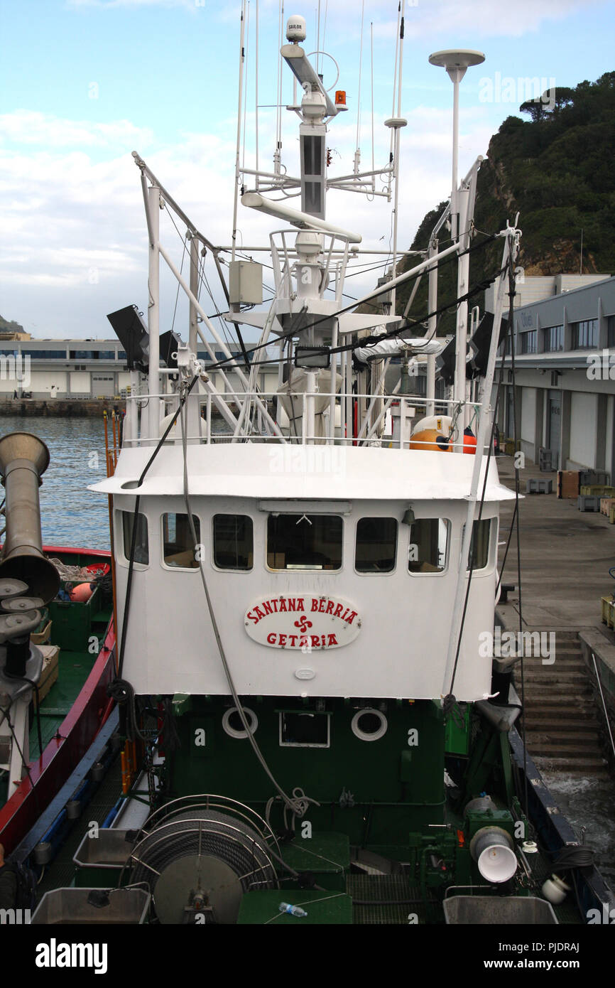 MSC-zertifizierte Weißer Thunfisch Troll und Pol&line Fischereiflotte in Getaria Hafen (Baskenland) Stockfoto