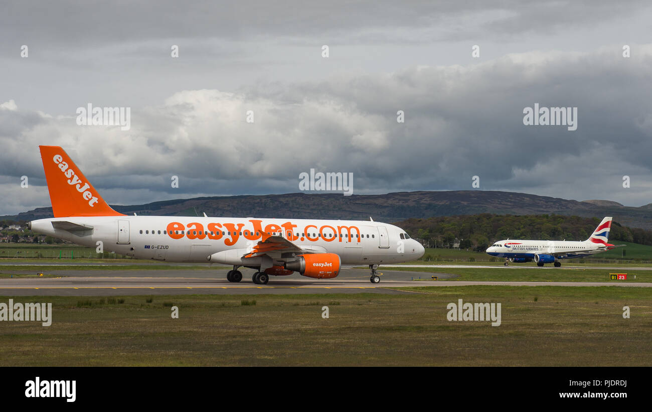 Low Cost Carrier, Easy Jet am Internationalen Flughafen Glasgow, Renfrewshire, Schottland gesehen. Stockfoto