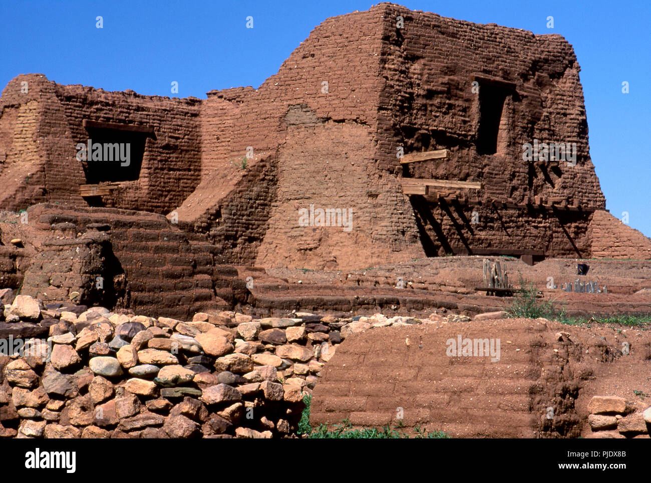 Ruinen von Pecos Mission Church, Pecos Pueblo, New Mexico, Sitz des Pueblo Revolte, 1688. Foto Stockfoto