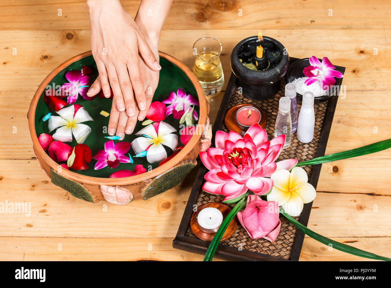 Spa Behandlung selbst und Hand ist eine Heilung für Entspannung, Komfort, sauber. spa-Konzept. Stockfoto