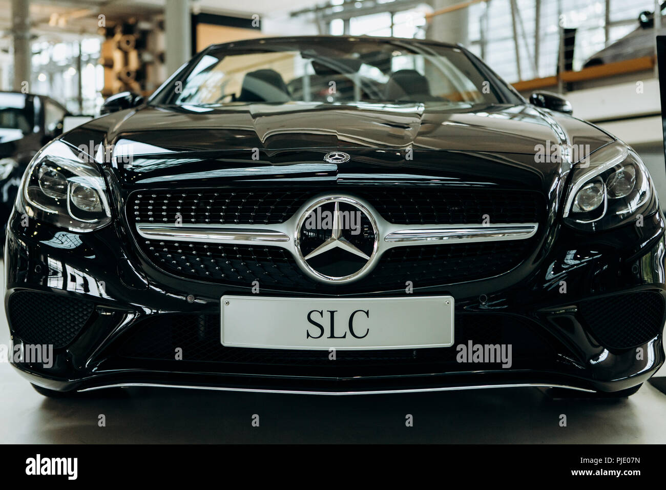 Black Mercedes Benz Cars Stockfotos Und Bilder Kaufen Alamy