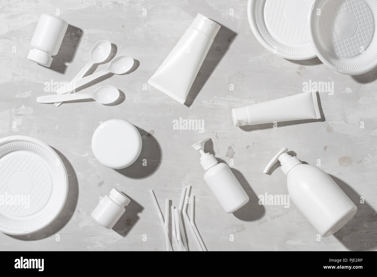 Flach aus Kunststoff Abfälle bereit für das Recycling. Soziale Verantwortung, Ökologie Care Concept Stockfoto