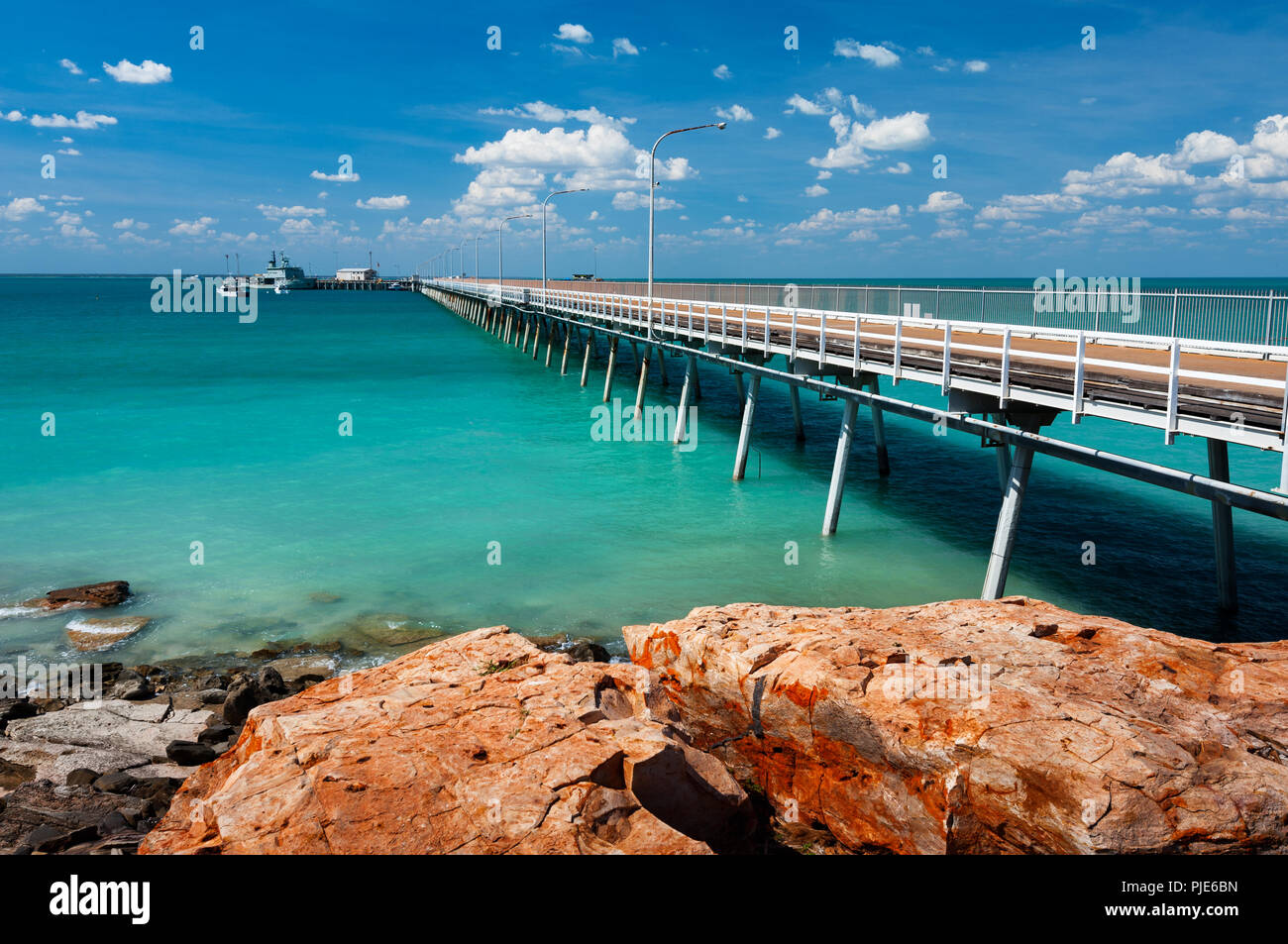 Berühmte Broome Jetty in der Roebuck Bay. Stockfoto