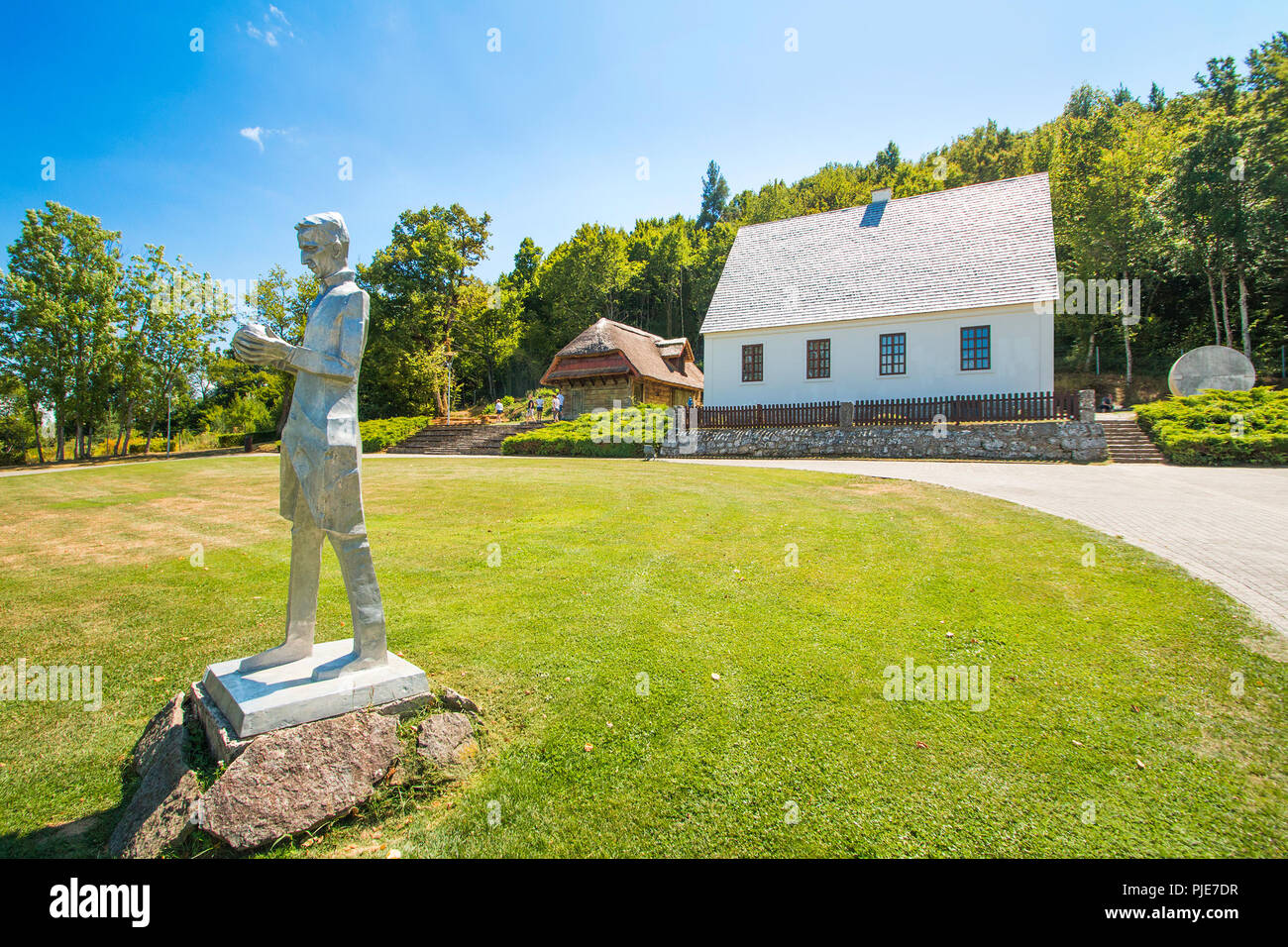 Nikola Tesla Geburtshaus und Gedenkstätte im Dorf Smiljan, Lika, Kroatien Stockfoto