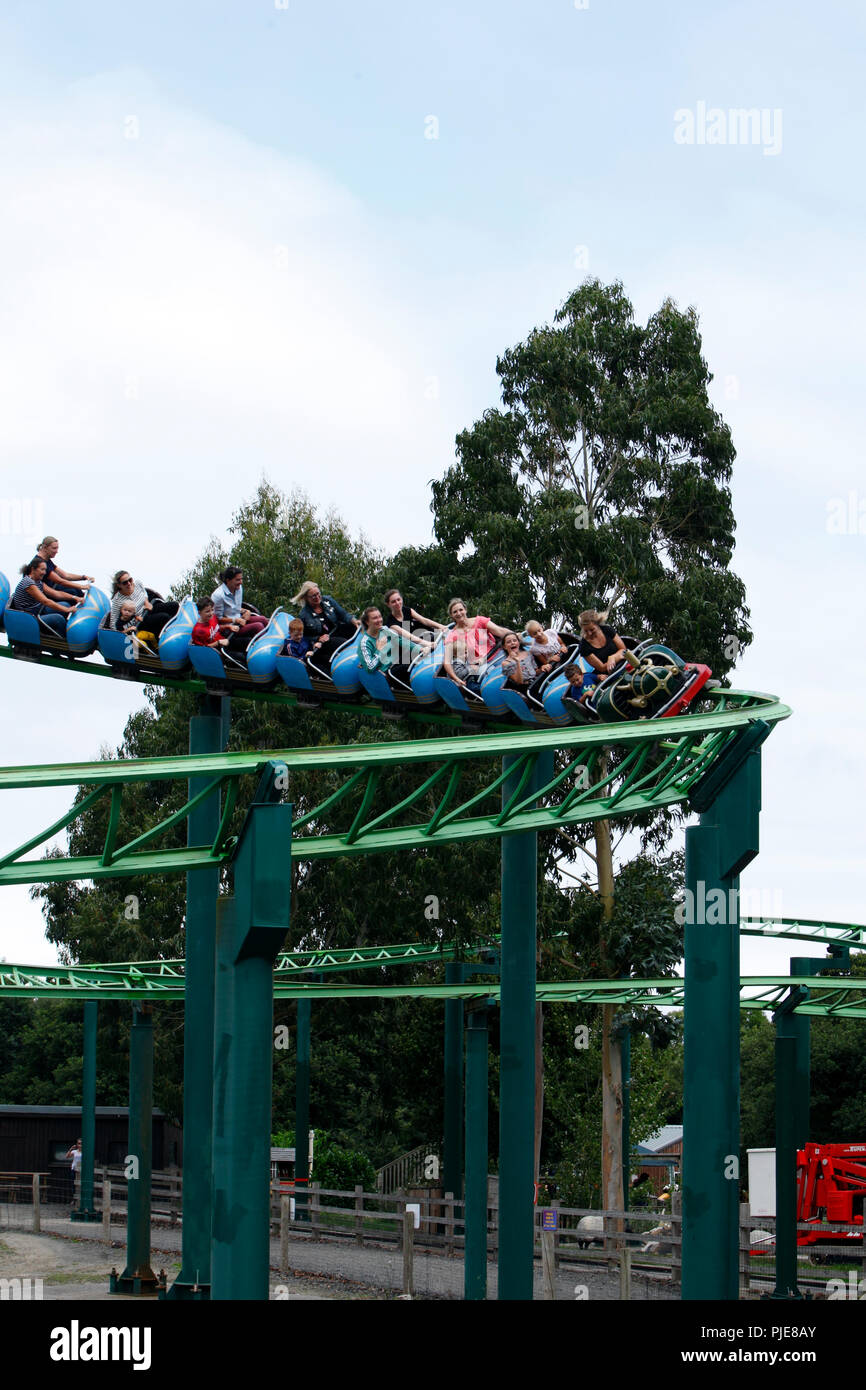 Urlauber Spaß auf der Achterbahn in den großen Schafe, North Devon, Stockfoto Urlauber Spaß auf der Achterbahn in den großen Schafe, North Devon, Stockfoto