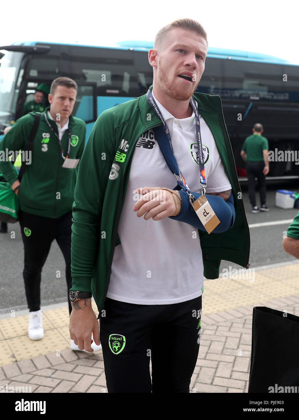 Republik Irland James McClean kommt, bevor die Liga B, Gruppe 4 Spiel in Cardiff City Stadium. Stockfoto