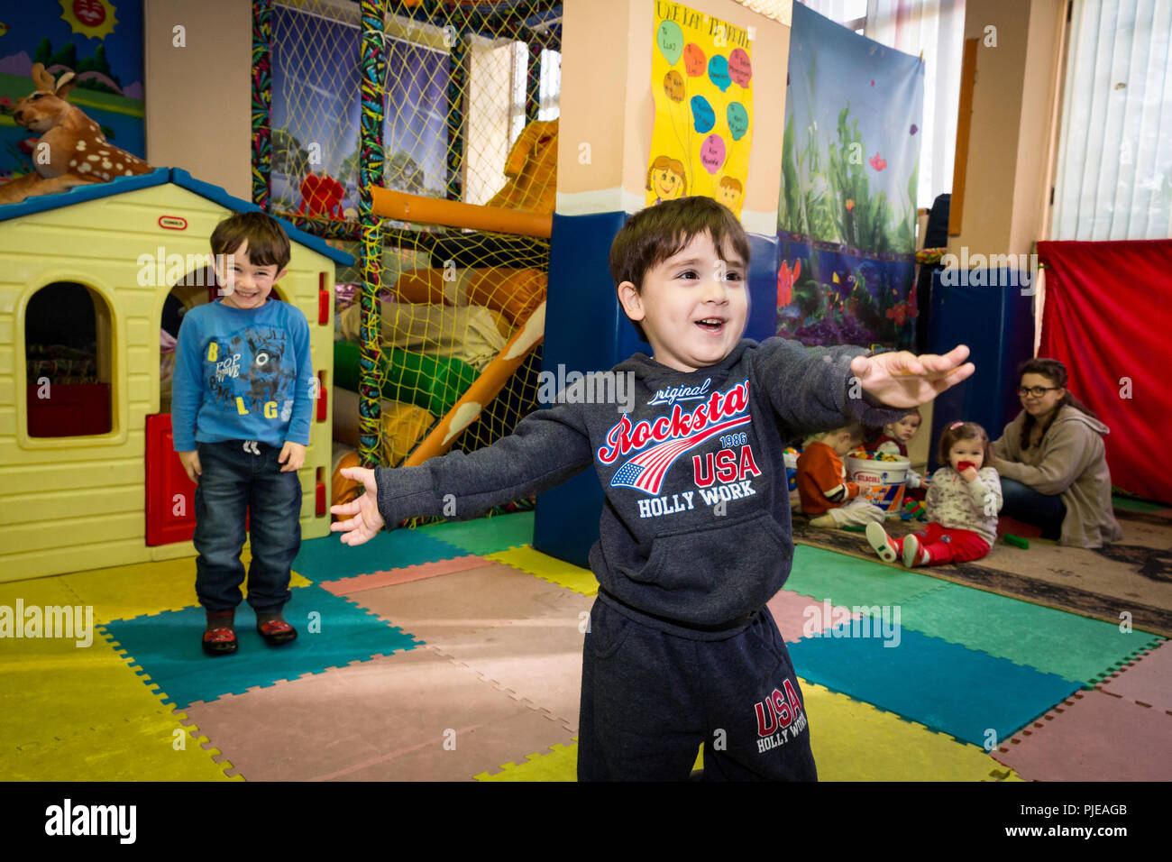Gymnastics Children Kindergarten Stockfotos und bilder Kaufen Alamy