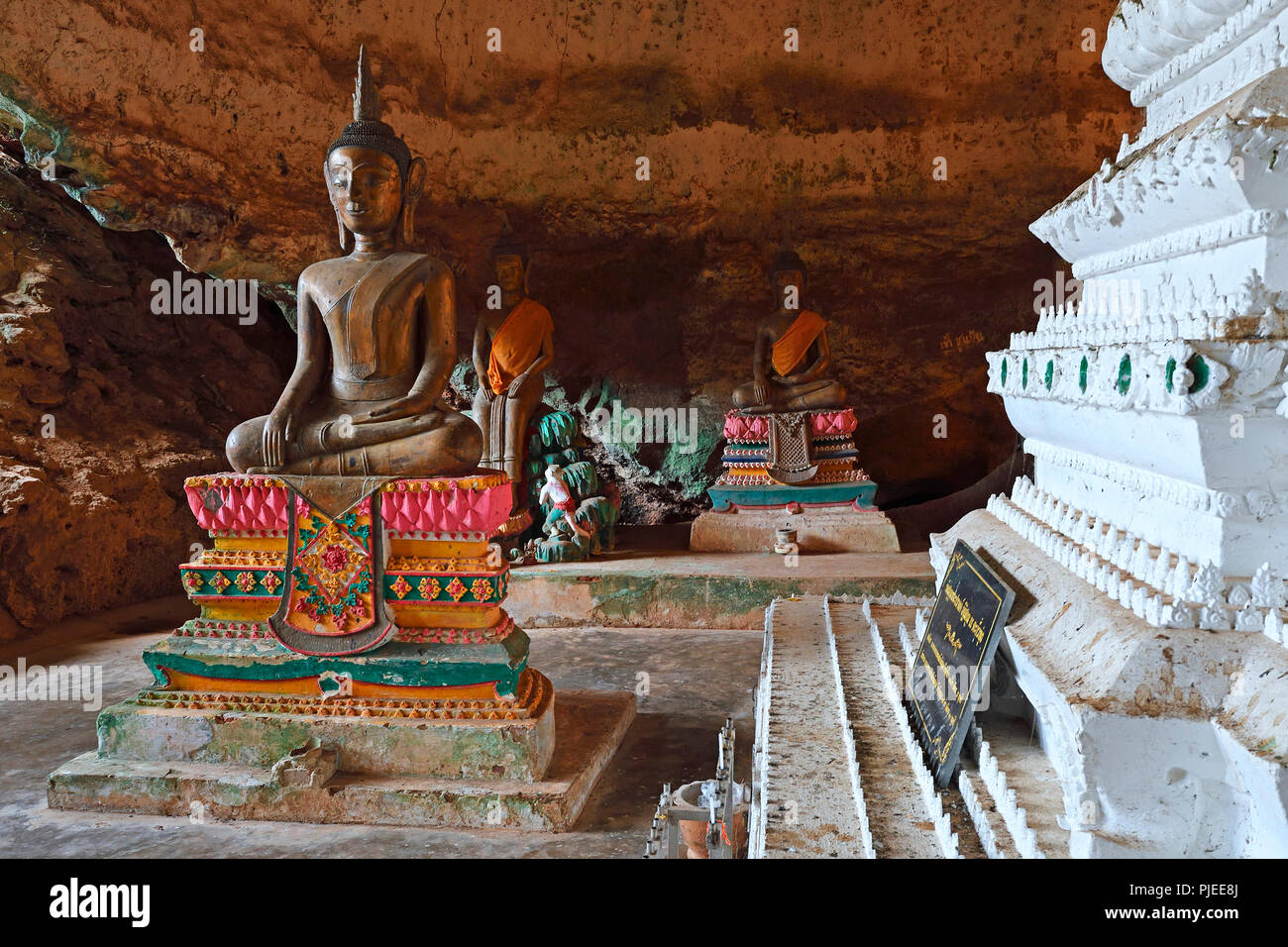 Buddha Statuen in der Höhle Tempel Wat Tham Suwan Khuha, Phang Nga, Thailand, Buddha Statuen im Höhlentempel Wat Tham Suwan Khuha Stockfoto