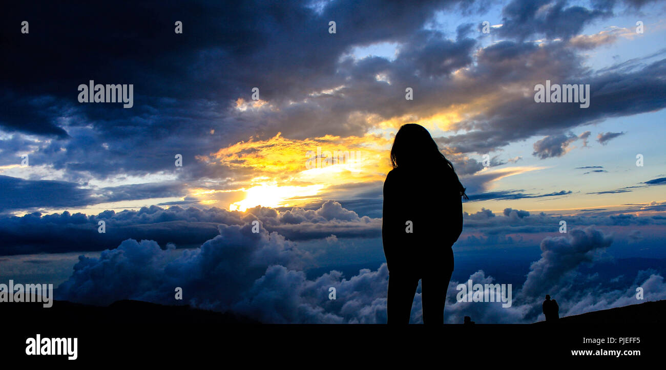 Sonnenuntergang über den Wolken Stockfoto