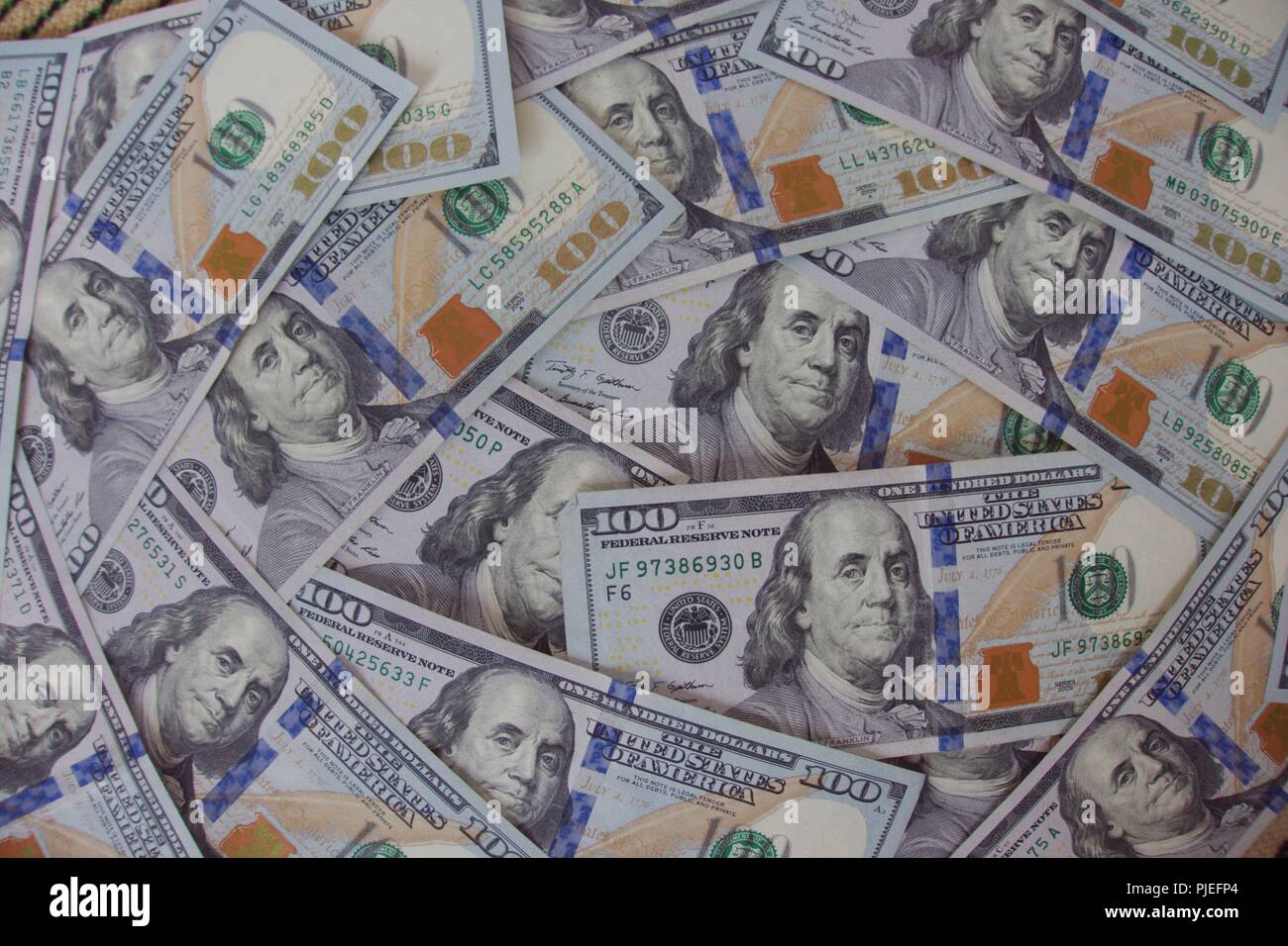 $ 100 Rechnungen US-Währung mit dem Gesicht von Benjamin Franklin, einem sehr berühmten amerikanischen Aber wer war nicht ein Präsident wie die Gesichter auf anderen US-Währung Stückelung. Stockfoto
