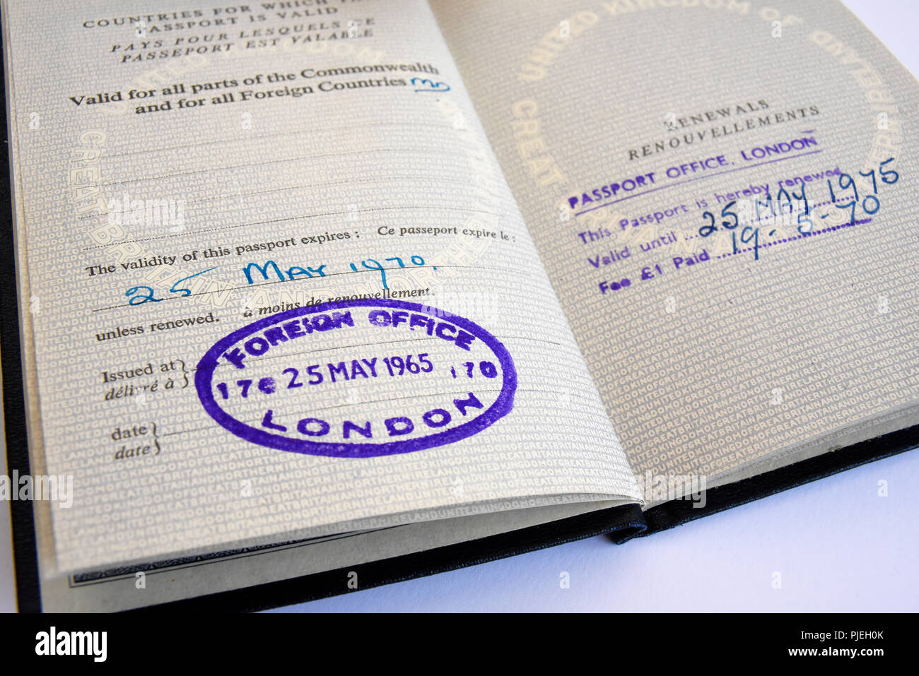 Alte britische Vereinigtes Königreich Großbritannien Reisepass. Original Vereinigtes Königreich von Großbritannien und Nordirland Reisepass von London Pass stattgefunden hat. Stockfoto