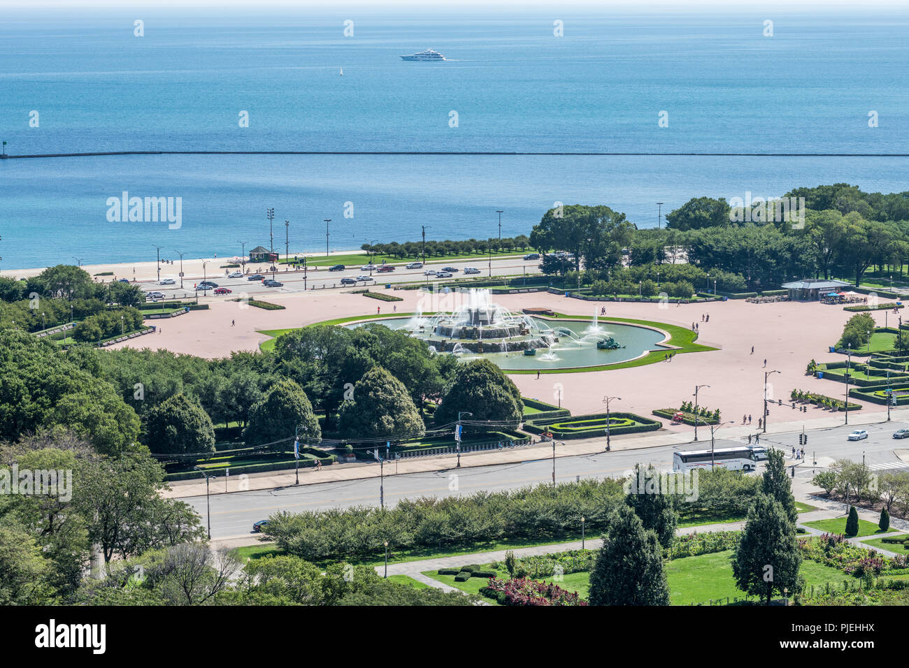 Luftaufnahme von Grant Park, Buckingham Fountain, und Lake Shore Drive Stockfoto