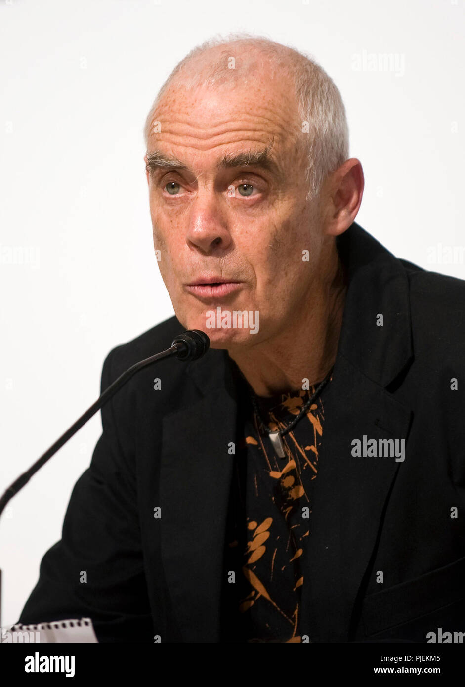 Der britische Bildhauer, Fotograf und Maler Richard Long spricht während einer Media Event formal bei der Bekanntgabe der Preisträger des Praemium Imperiale, einer globa Stockfoto