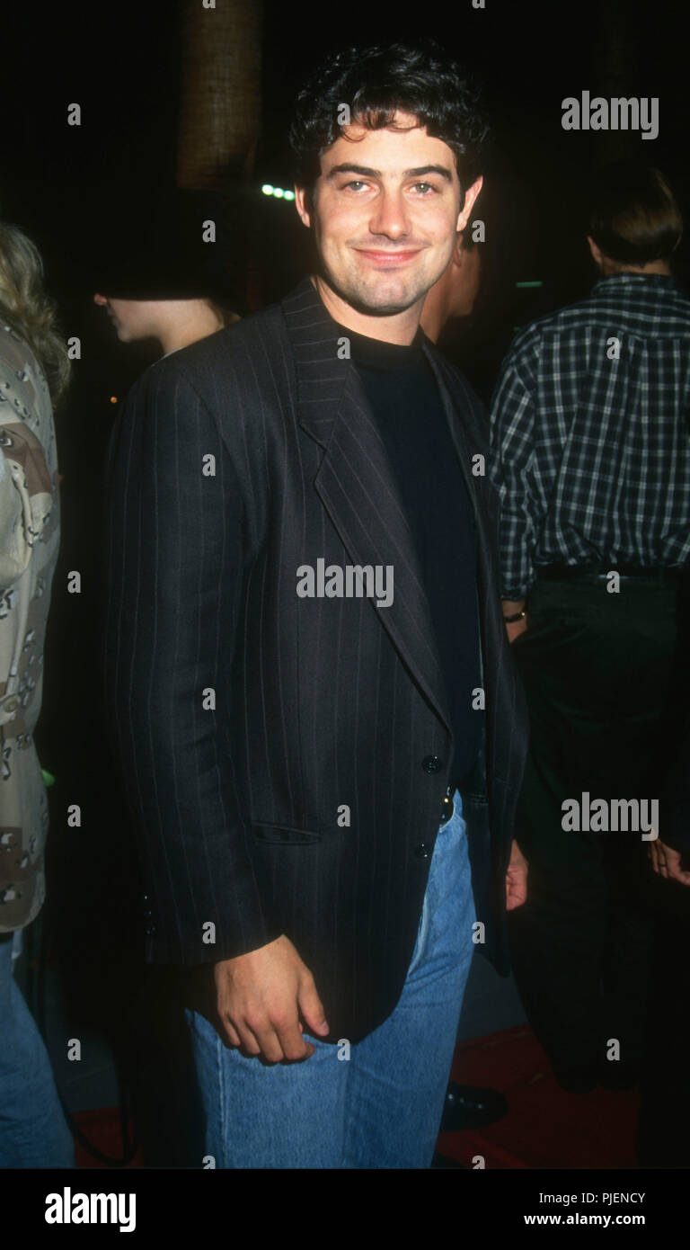 HOLLYWOOD, CA - 10. SEPTEMBER: Schauspieler Zach Galligan besucht die "Hellraiser III: Hell On Earth"-Premiere am 10. September 1992 in Hollywood Galaxy Theatre in Hollywood, Kalifornien. Foto von Barry King/Alamy Stock Foto Stockfoto