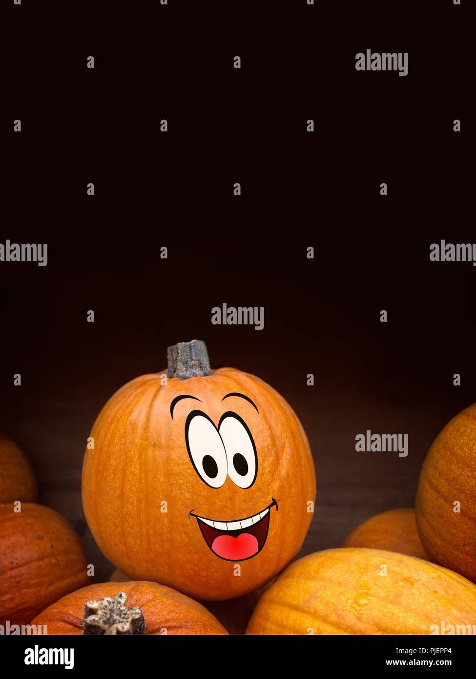 Kürbis mit einem lustigen Cartoon Gesicht. Stockfoto