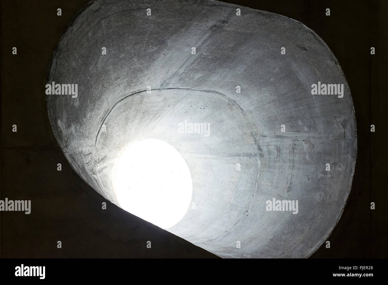 Von der Decke Details über das zentrale Treppenhaus, Casa Conto, Porto, Portugal. Stockfoto