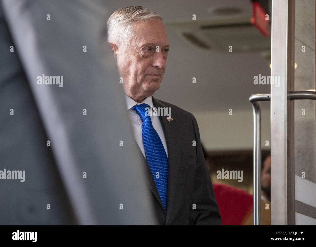 Neu Delhi, Indien, Indien. 5. Sep 2018. Us-Verteidigungsminister James N. Mattis kommt vor Beginn der 2 2 Treffen mit dem indischen Minister für Auswärtige Angelegenheiten Sushma Swaraj, US-Staatssekretär Mike Pompeo, und der indische Minister für Verteidigung Nirmala Sitharaman im Ministerium für Auswärtige Angelegenheiten in Neu-Delhi, Indien, Sept. 6, 2018. (DOD Foto von U.S. Navy Petty Officer 1st Class Dominique A. Pineiro) US Joint Staff über globallookpress.com Credit: Us Joint Staff/russischen Look/ZUMA Draht/Alamy leben Nachrichten Stockfoto