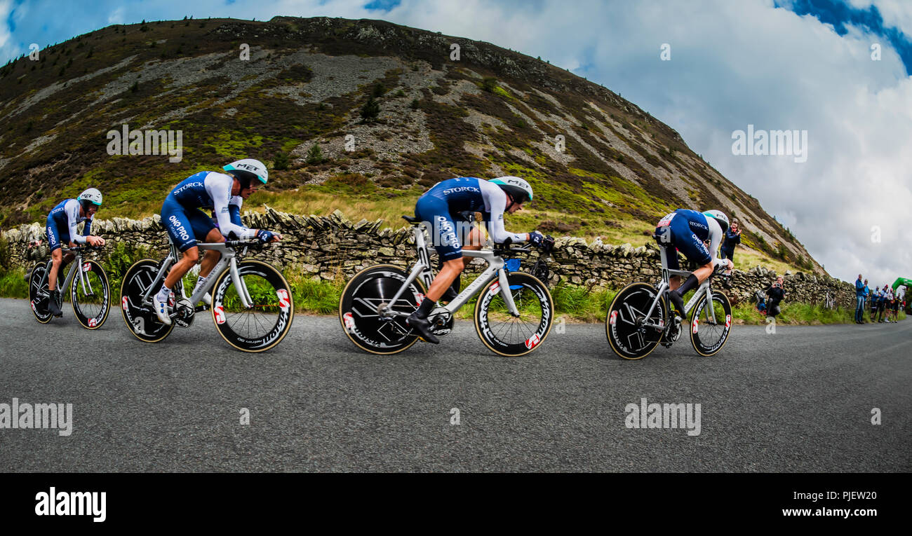 Whinlatter, Cumbria, Großbritannien. 6. September 2018. Team eins Pro Cycling bei Rennen, Geschwindigkeit, als sie die letzten Kilometer der Etappe Ansatz. Credit: Stephen Fleming/Alamy leben Nachrichten Stockfoto