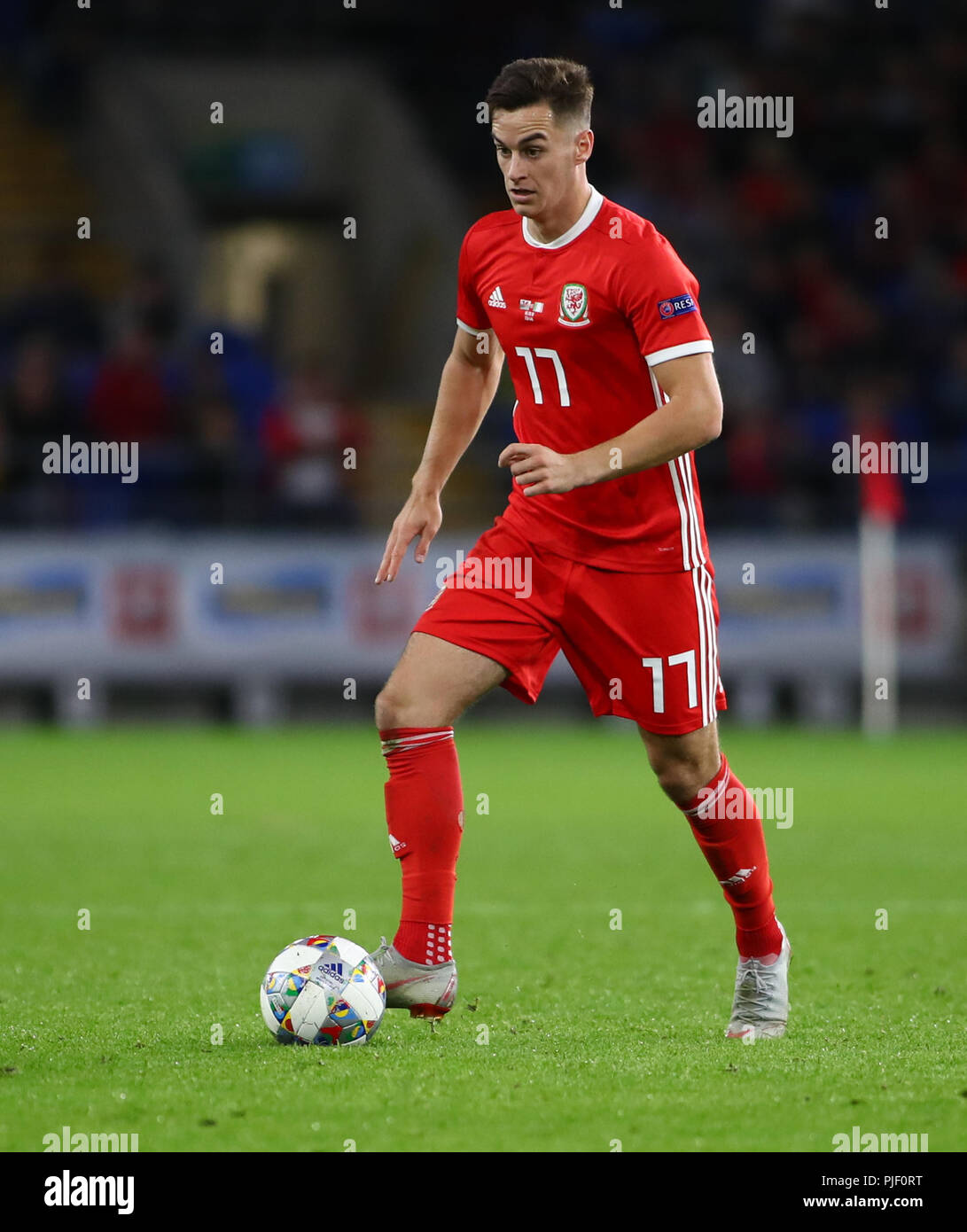 Cardiff City Stadium, Cardiff, UK. 6. Sep 2018. UEFA Nationen Liga Fußball, Wales gegen Republik Irland; Tom Lawrence von Wales mit der Kugel Credit: Aktion plus Sport/Alamy leben Nachrichten Stockfoto