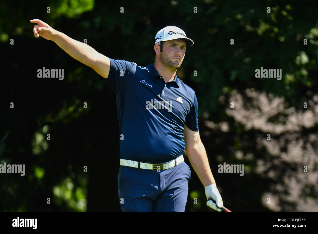 Newtown Square, Pennsylvania, USA. 6. September 2018. Donnerstag, September 6, 2018: Jon Rahn weist nach rechts nach Auftreffen auf ein errant T-Stück, das in der 4. Bohrung während der ersten Runde der BMW Championship an der Aronimink Golfkurs in Newtown Square, Pennsylvania. Gregory Vasil/CSM Credit: Cal Sport Media/Alamy leben Nachrichten Stockfoto