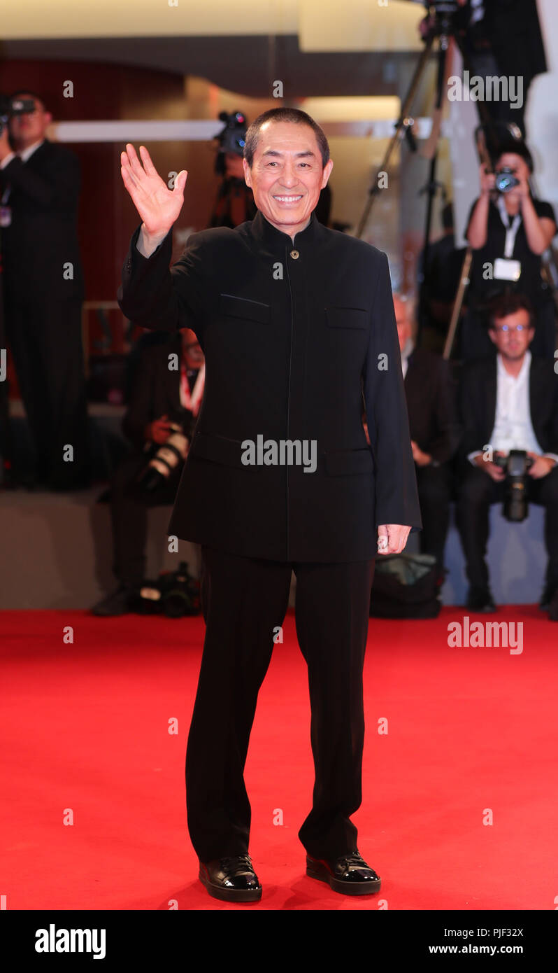 Venedig, Italien. 6. Sep 2018. Regisseur Zhang Yimou besucht die Premiere des Films "Schatten", die im Rahmen der 75. Internationalen Filmfestspielen von Venedig in Venedig, Italien, Sept. 6, 2018. Credit: Cheng Tingting/Xinhua/Alamy leben Nachrichten Stockfoto