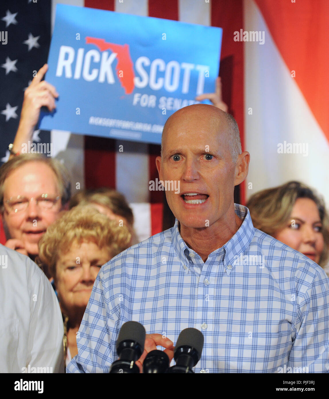 Orlando, Florida, USA. September 6, 2018 - Orlando, Florida, Usa - Florida Gouverneur Rick Scott, der republikanische Kandidat für die US-Senat, Adressen Anhänger an einer republikanischen Einheit Rallye am 6. September 2018 im Ace Cafe in Orlando, Florida. Scott hofft, demokratische US-Senator Bill Nelson zu lösen. (Paul Hennessy/Alamy) Credit: Paul Hennessy/Alamy leben Nachrichten Stockfoto