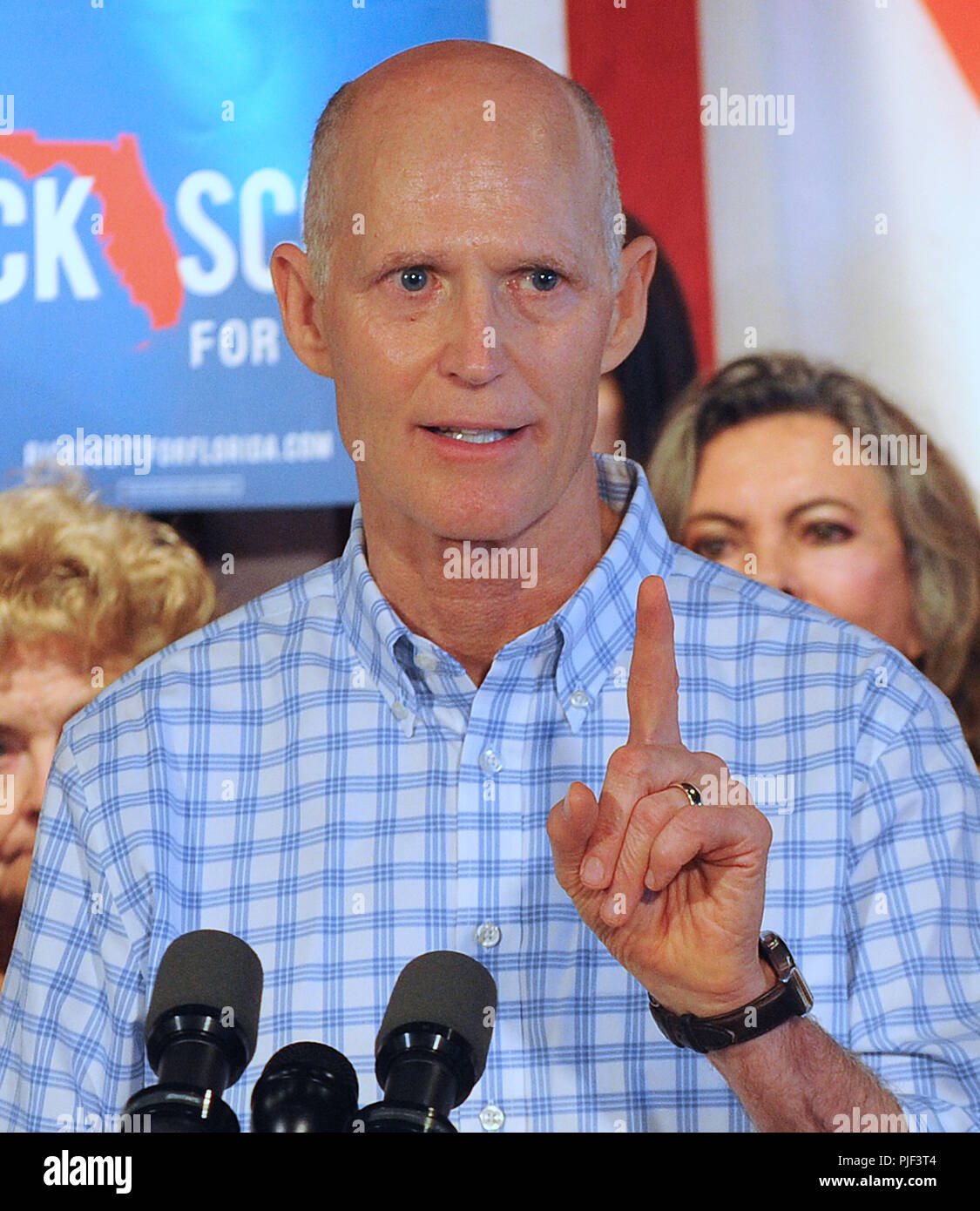 Orlando, Florida, USA. September 6, 2018 - Orlando, Florida, Usa - Florida Gouverneur Rick Scott, der republikanische Kandidat für die US-Senat, Adressen Anhänger an einer republikanischen Einheit Rallye am 6. September 2018 im Ace Cafe in Orlando, Florida. Scott hofft, demokratische US-Senator Bill Nelson zu lösen. (Paul Hennessy/Alamy) Credit: Paul Hennessy/Alamy leben Nachrichten Stockfoto