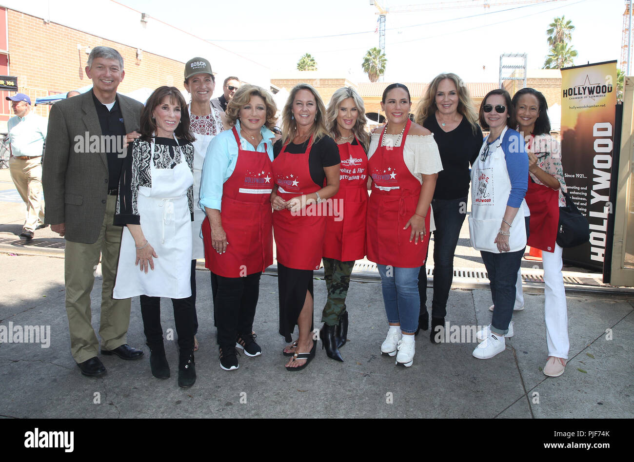 HOLLYWOOD, CA - 6. SEPTEMBER: Leron Gubler, Kate Linder, Amy Aquino, María Angélica, Erin Murphy, Ellen K, Angelica Vale, Catherine Bach, Ana Martinez, Anne-Marie Johnson, am Hollywood Kammer des 24. Jahresberichts des Commerce Polizei und Feuerwehrmann Anerkennung Tag bei LAPD Hollywood Division in Hollywood, Kalifornien, am 6. September 2018. Credit: Faye Sadou/MediaPunch Stockfoto