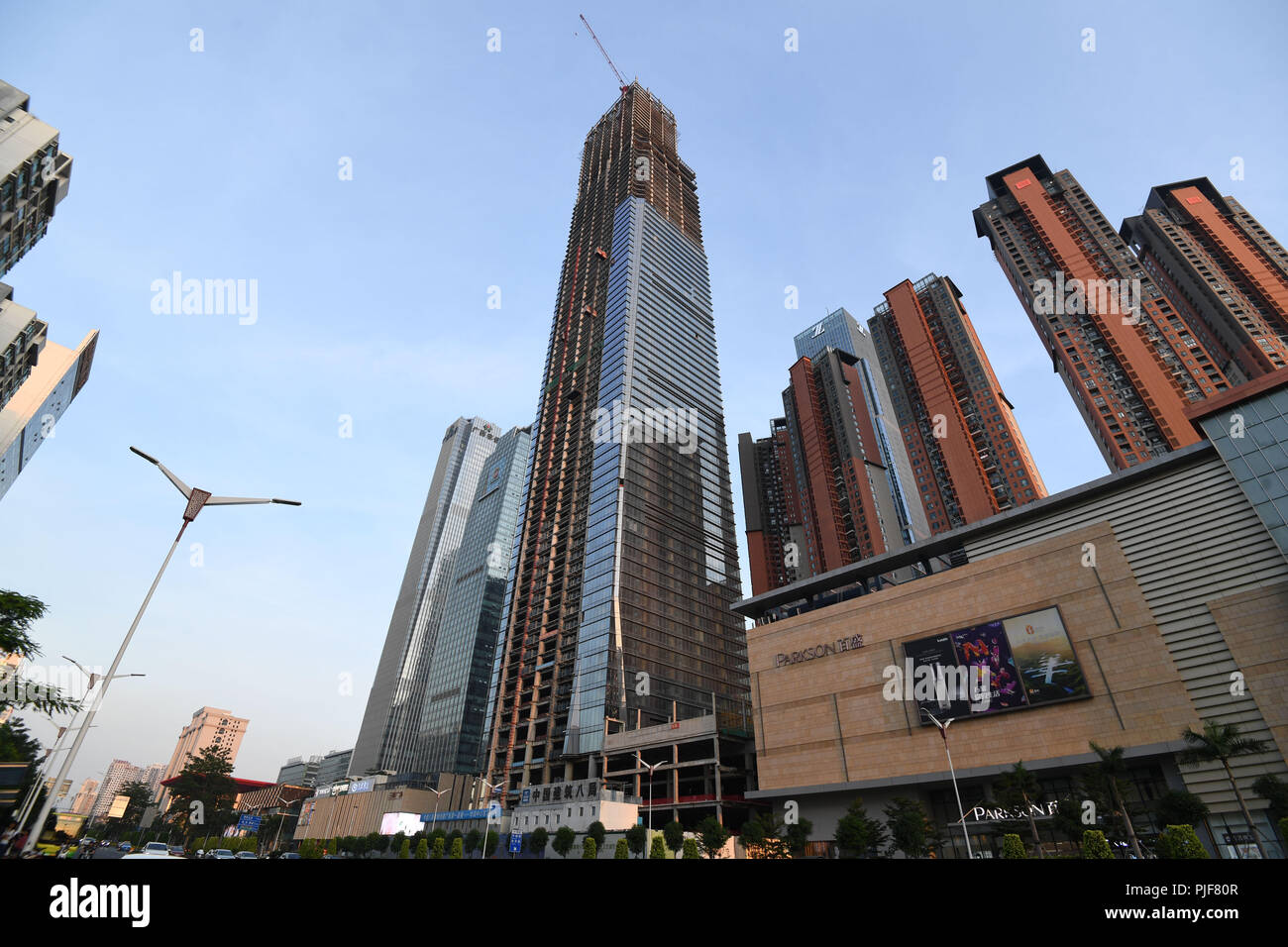 Nannin, Nannin, China. 7. Sep 2018. Nanning, China - Das 403 Meter hohe Gebäude im Bau ist das höchste Architekt in Nanning, der Südwesten Chinas Guangxi. Credit: SIPA Asien/ZUMA Draht/Alamy leben Nachrichten Stockfoto