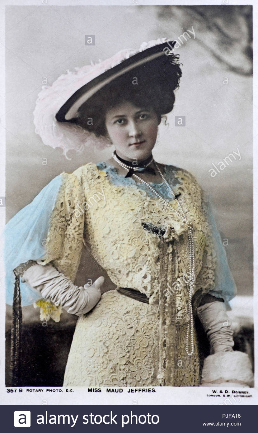 Maud Jeffries, Porträt, 1869-1946 war eine US-amerikanische Schauspielerin. Ein beliebtes Thema für ein breites Spektrum an Theater post-Cards und Studio Aufnahmen, wurde sie wegen ihrer Höhe, Sprach-, Presence, anmutige Figur, attraktive Features, ausdrucksstarken Augen, und dem schönen Gesicht, Vintage real Foto Postkarte von 1905 Stockfoto