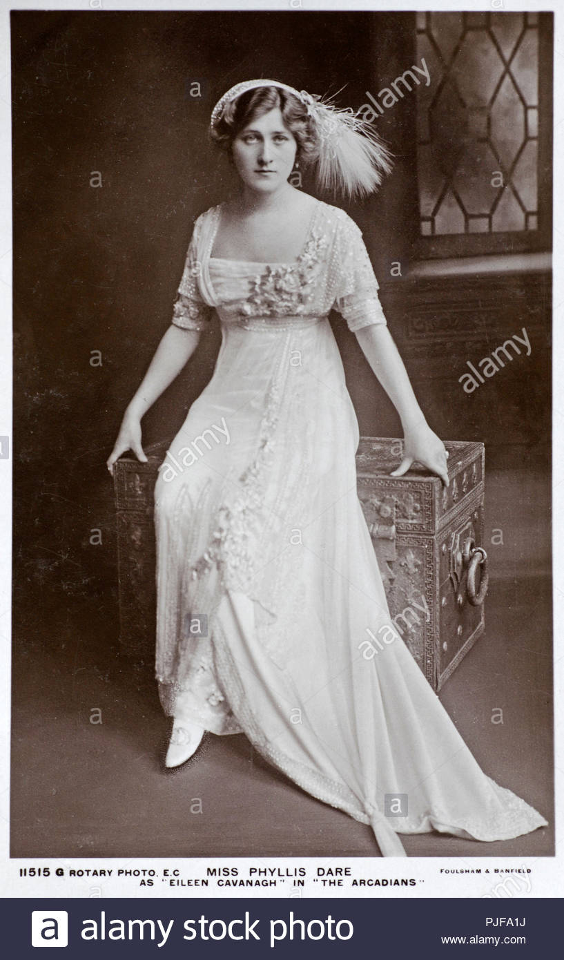 Phyllis Wagen, Porträt, 1890 - 1975, war eine englische Sängerin und Schauspielerin, bekannt für ihre Auftritte im Edwardianischen musikalische Komödie und andere musikalische Theater in der ersten Hälfte des 20. Jahrhunderts, Vintage real Foto Postkarte von 1910 Stockfoto