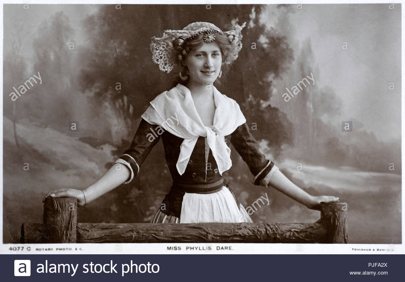 Phyllis Wagen, Porträt, 1890-1975 war eine englische Sängerin und Schauspielerin, bekannt für ihre Auftritte im Edwardianischen musikalische Komödie und andere musikalische Theater in der ersten Hälfte des 20. Jahrhunderts, Vintage real Foto Postkarte von 1906 Stockfoto