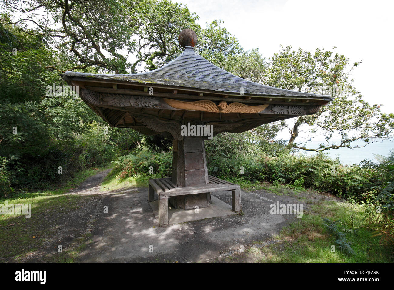 Angel's Wings, einem Gebäude aus dem 19. Jahrhundert Holz- Tierheim erbaut von Sir James Hameln Williams, auf der Clovelly Immobilien, Exmoor, North Devon, England. Stockfoto