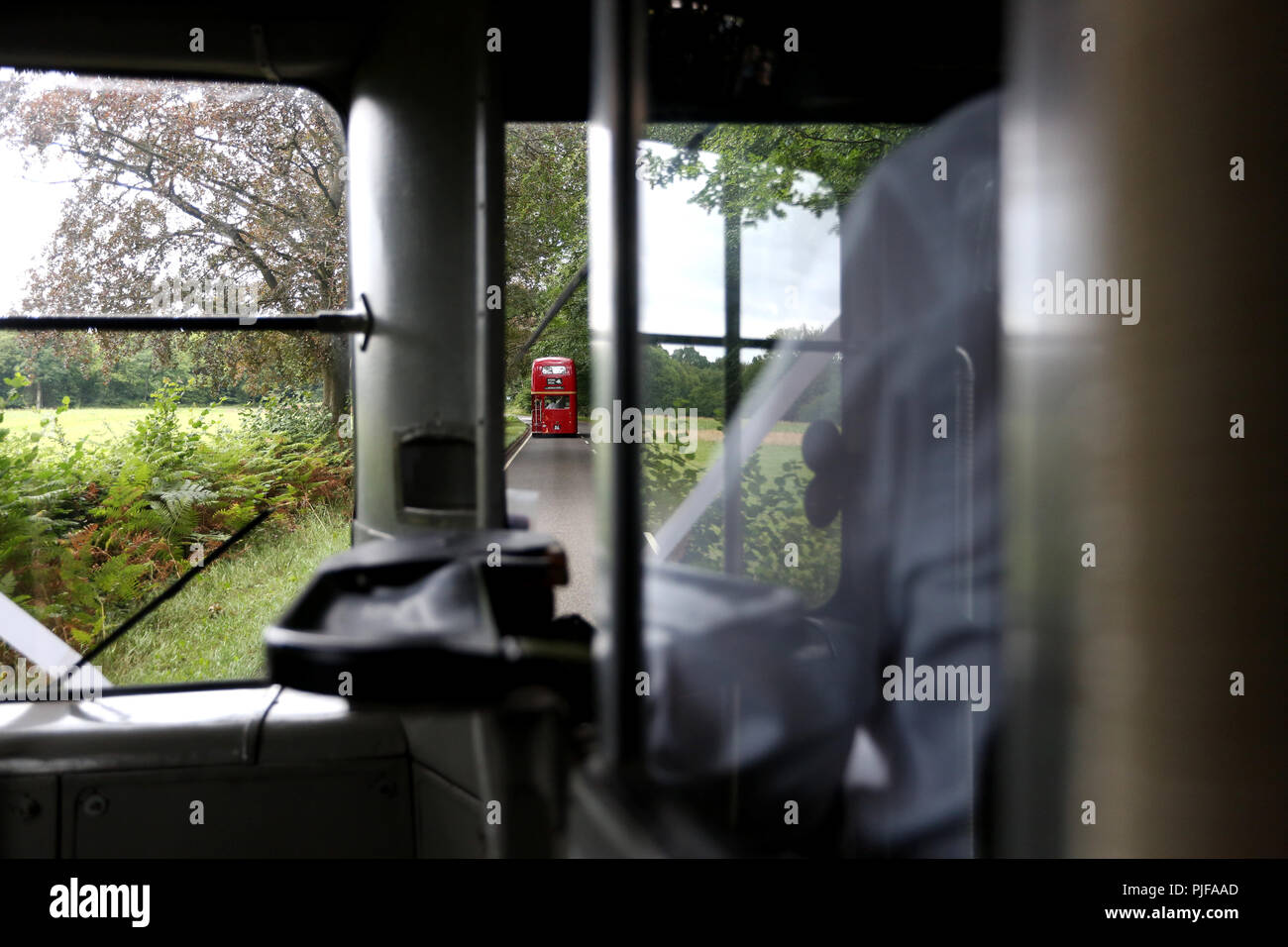 Blick in einem Oldtimer Bus Oldtimer Bus in Sussex, UK. Stockfoto