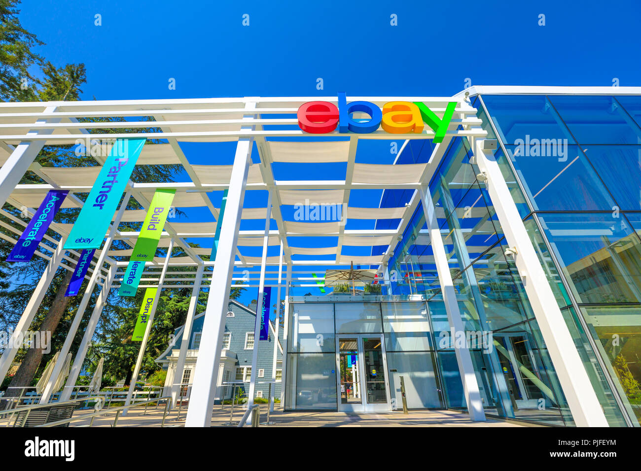 San Jose, Kalifornien, USA - 12. August 2018: die Fassade der Ebay Welt Hauptsitz. Ebay ist ein multinationales Unternehmen, dass die wichtigsten Online Marktplatz und virtuellen Speicher im Internet ermöglicht. Stockfoto