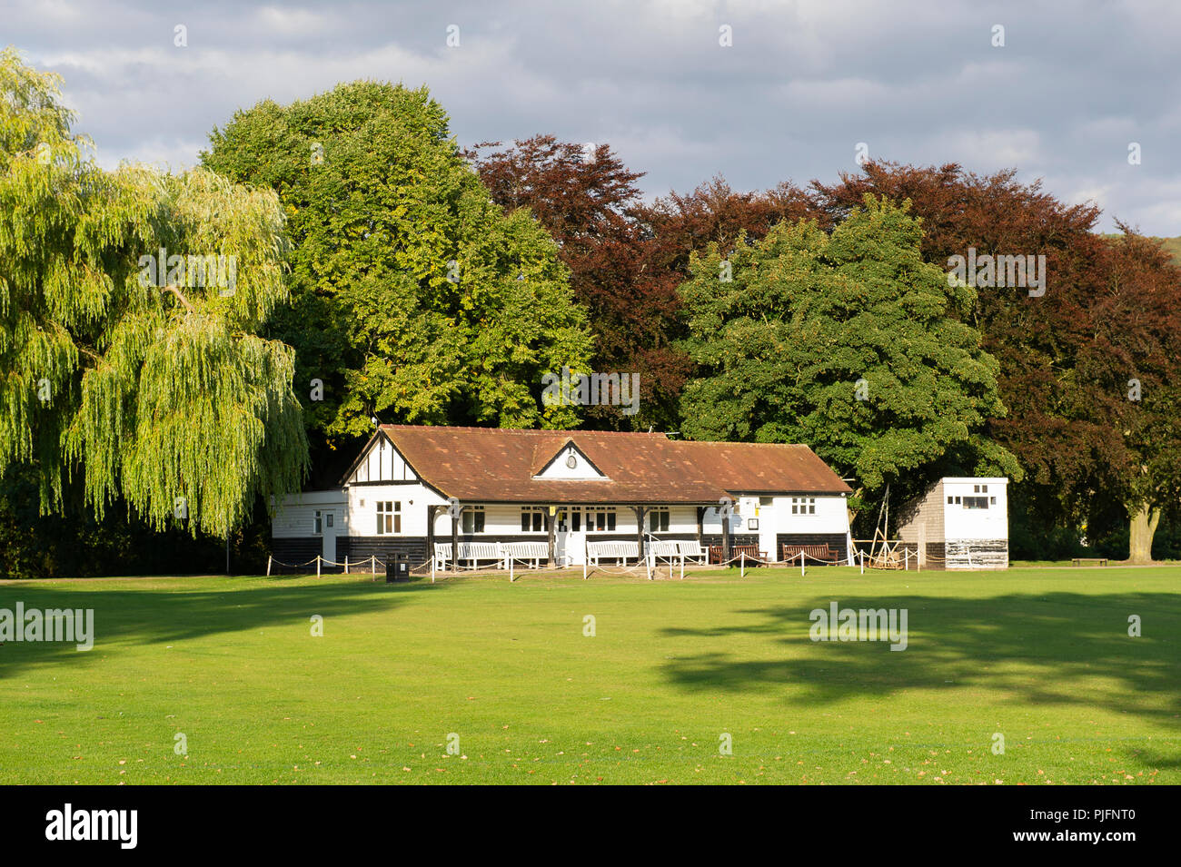 Der Pavillon in Bakewell Cricket Club in Bakewell, Nationalpark Peak District, Derbyshire Stockfoto