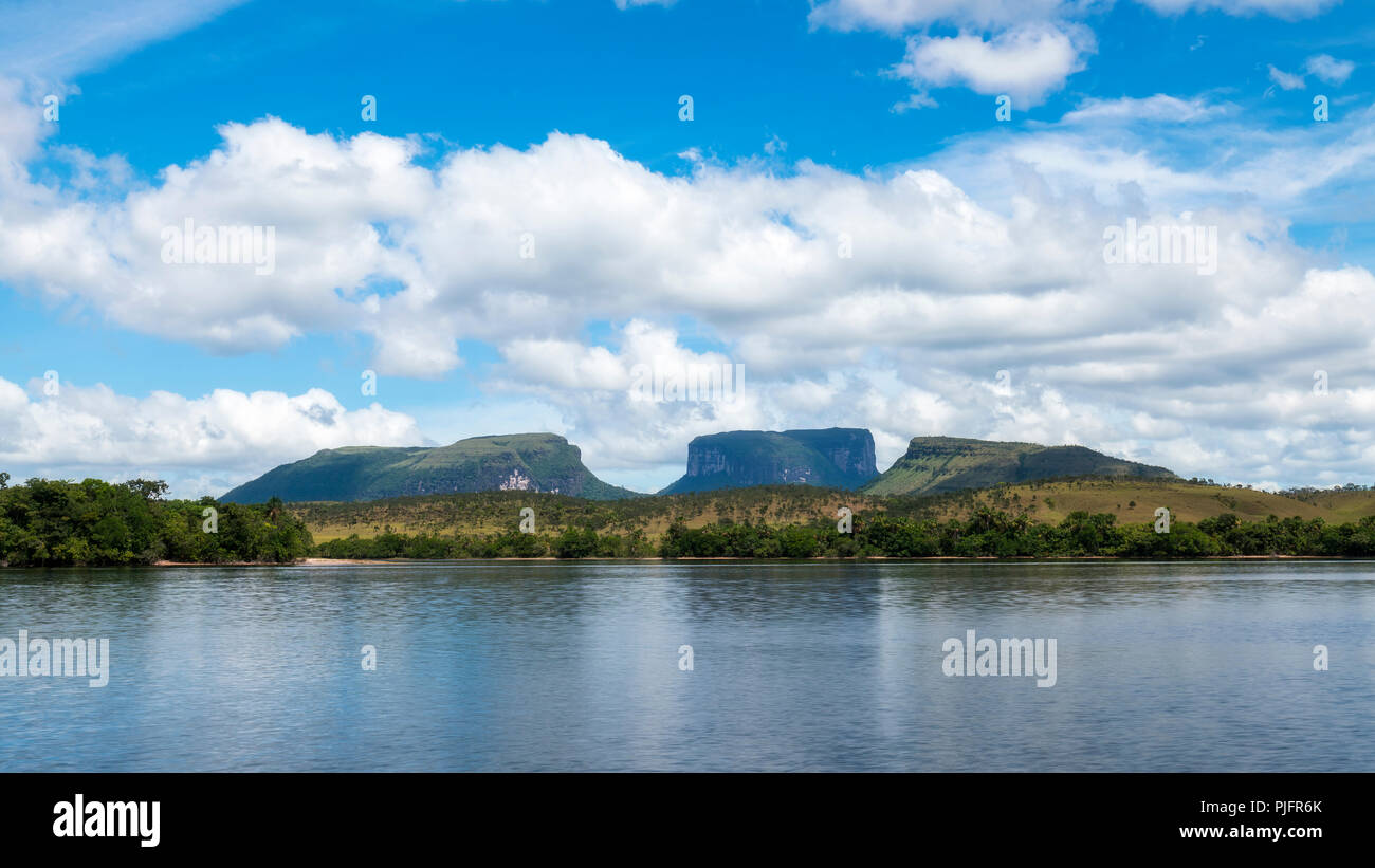 Tepuy und die Carrao Fluss fällt der Engel Stockfoto