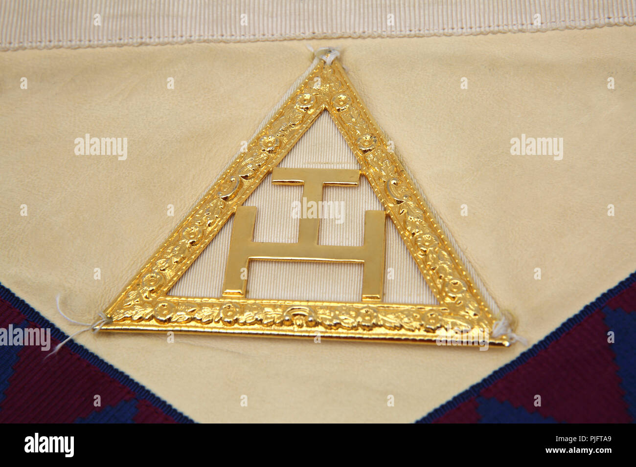 Masonic Royal Arch Begleiter Lammfell Schürze mit Triple Tau Emblem Stockfoto