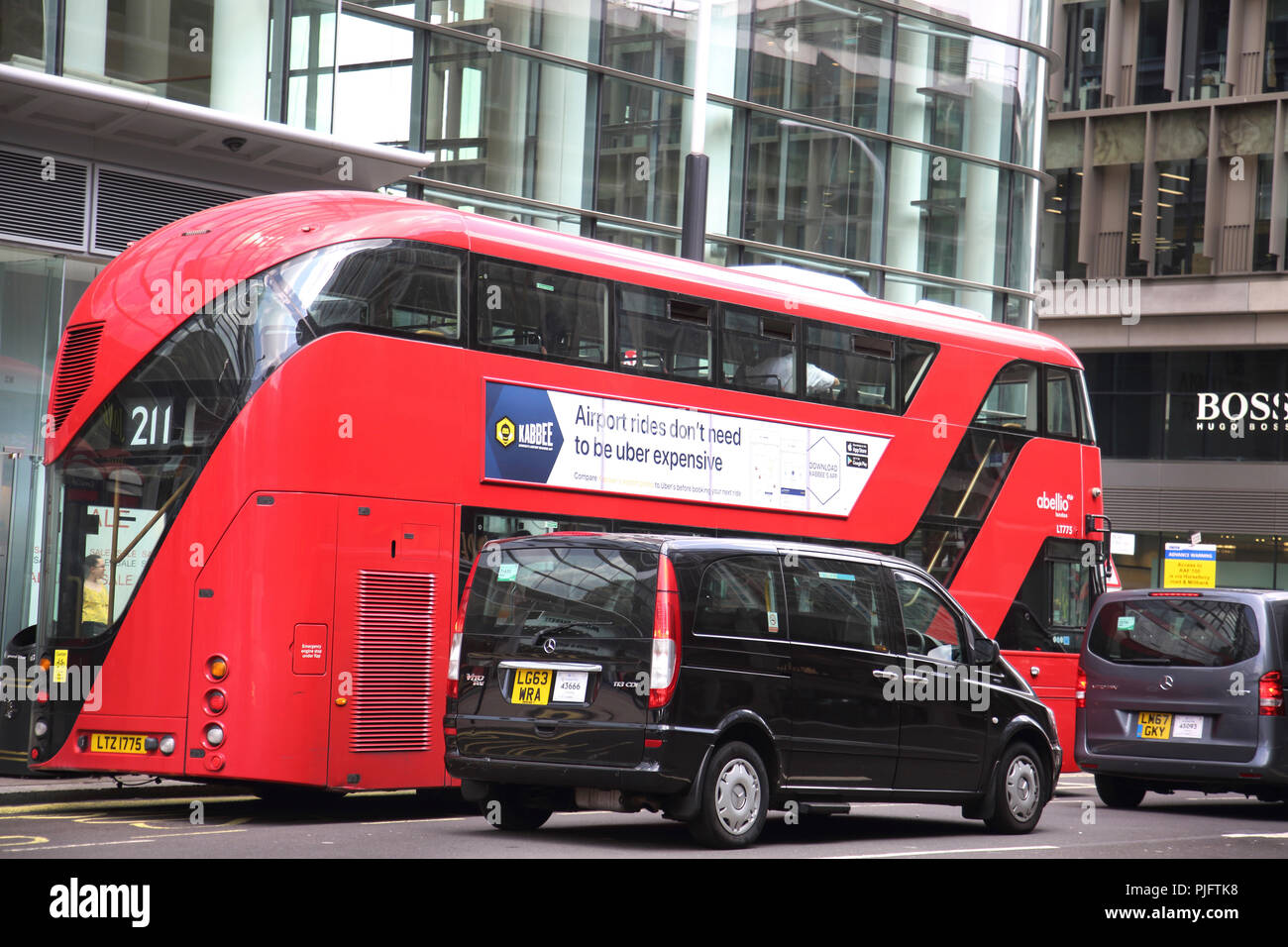 Victoria Westminster London England Double Decker Bus und Taxis Stockfoto