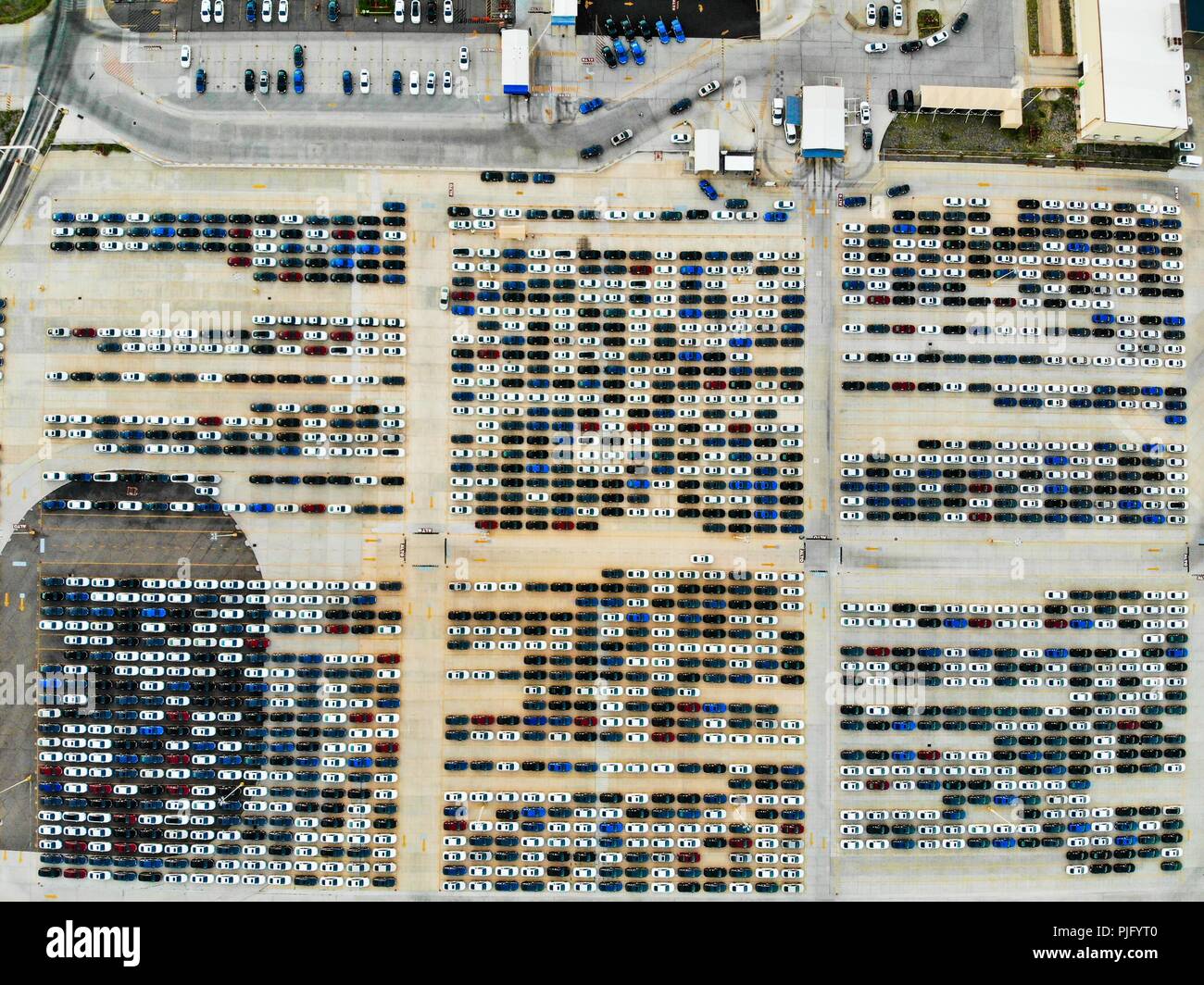 Luftaufnahme von der Ford Motor Company Automotive Company in Hermosillo, Sonora Mexico. Hunderte von neuen Autos.. Trasnport. Auto Stockfoto