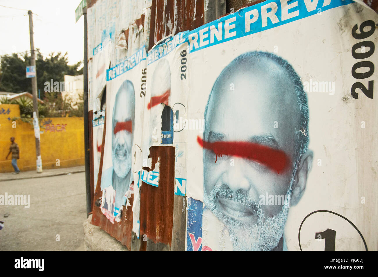 De - angesichts der politischen Propaganda der Wahl 2006 für René Garcia Préval in den Straßen von Port-au-Prince. Stockfoto