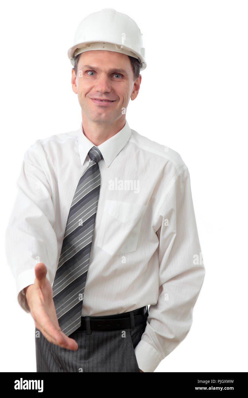 Ingenieur in einem Schutzhelm eine Hand für Handshake vor weißem Hintergrund geben Stockfoto