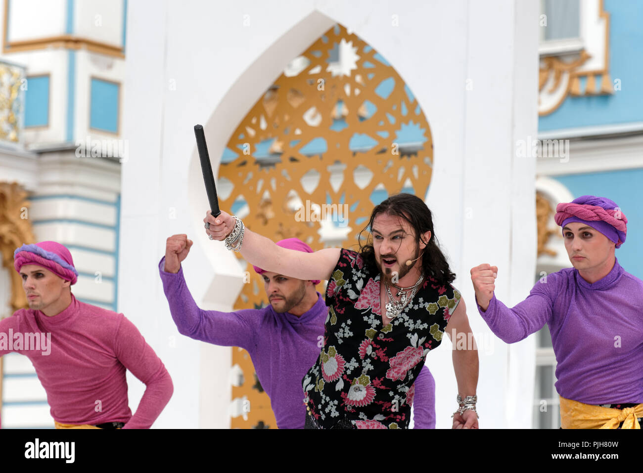 St. Petersburg, Russland - 22. Juli 2018: die Solisten des Mariinsky Theater Pavel Shmulevich als Osmin (Mitte) in die entfuhrung aus dem Serail Oper von Die Stockfoto