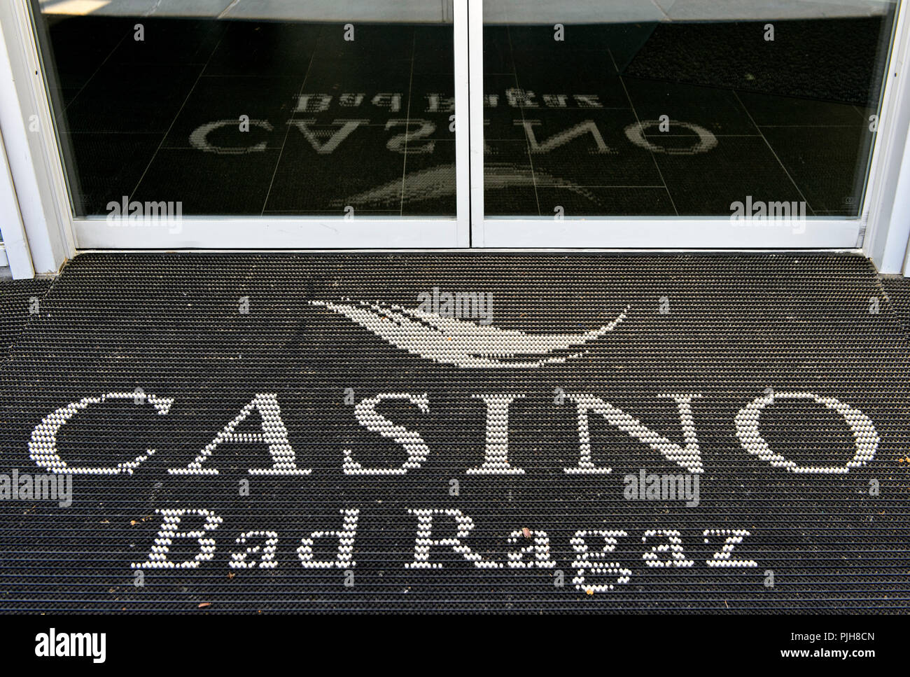 Fußmatte am Eingang zum Casino Bad Ragaz, Bad Ragaz, Kanton St. Gallen, Schweiz Stockfoto