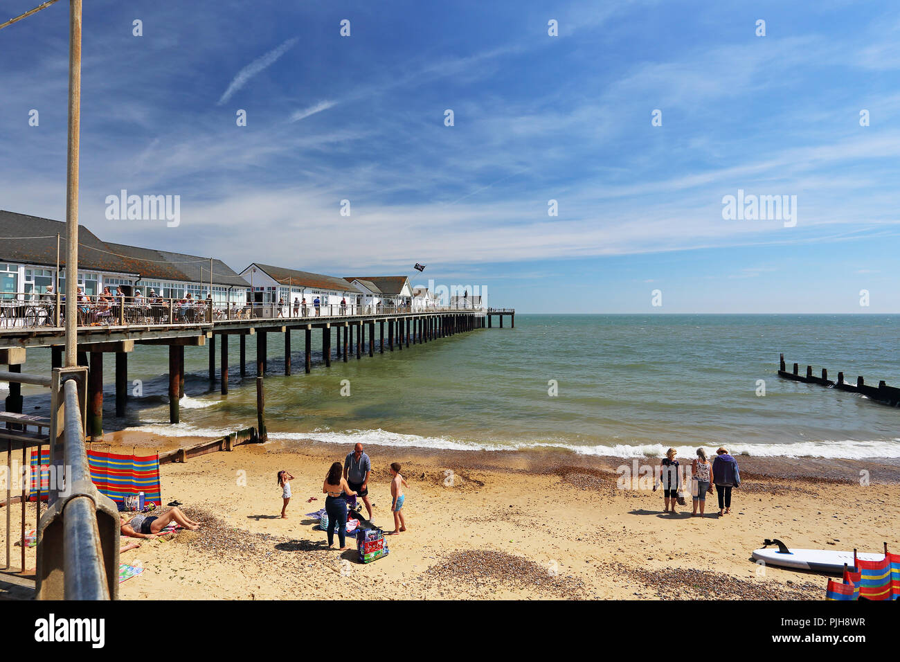 Den Strand und die Nordsee von der Promenade, Southwold, Suffolk, Großbritannien gesehen Stockfoto