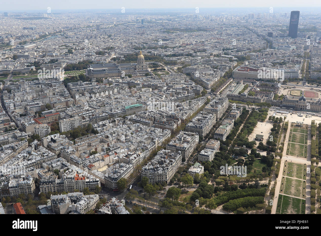 Les Invalides, Park Champ de Mars, Blick vom Eiffelturm, Paris Im Herbst, Paris, Frankreich, 03. September 2018, Foto von Richard Goldschmidt Stockfoto