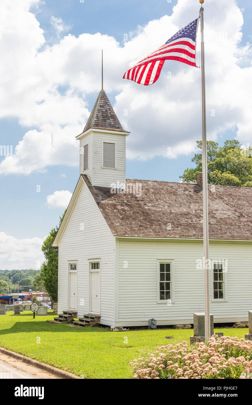 HICKORY, NC, USA -9/6/18: houk der Kapelle ist die älteste Kirche der Stadt, im Jahr 1893 in eine eigenständige deutsche Architektur gebaut. Stockfoto